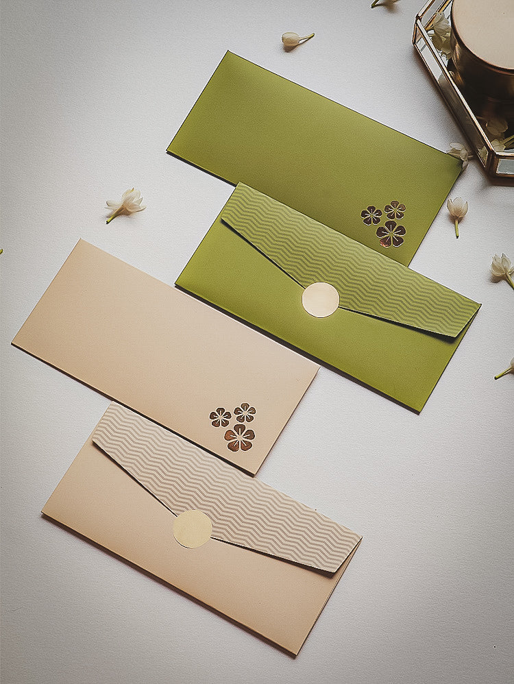 Cinched paper gift envelope with tied band closure