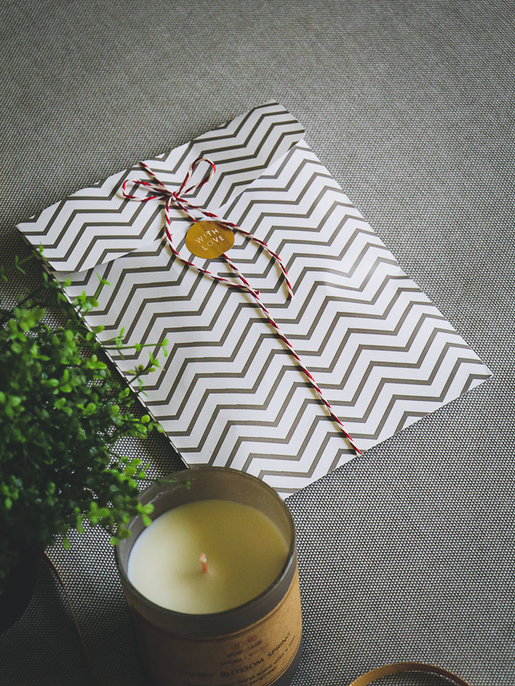 GREY CHEVRON POUCH WITH STICKER - PACK OF 10