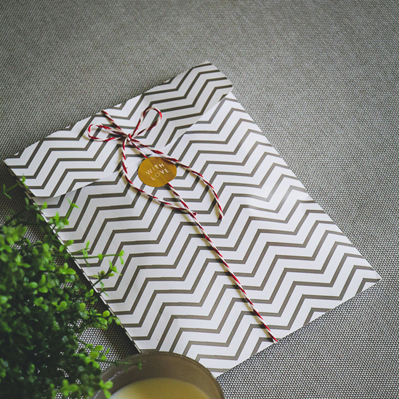 GREY CHEVRON POUCH WITH STICKER - PACK OF 10