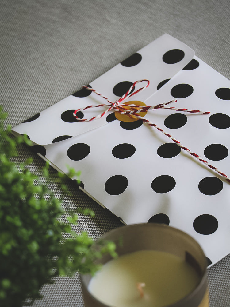 Black and white polka dot gift pouch with gold sealing sticker, pack of 10